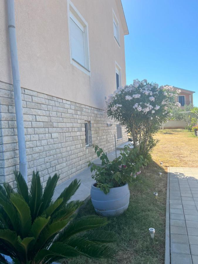 Apartments Ban Galižana 外观 照片