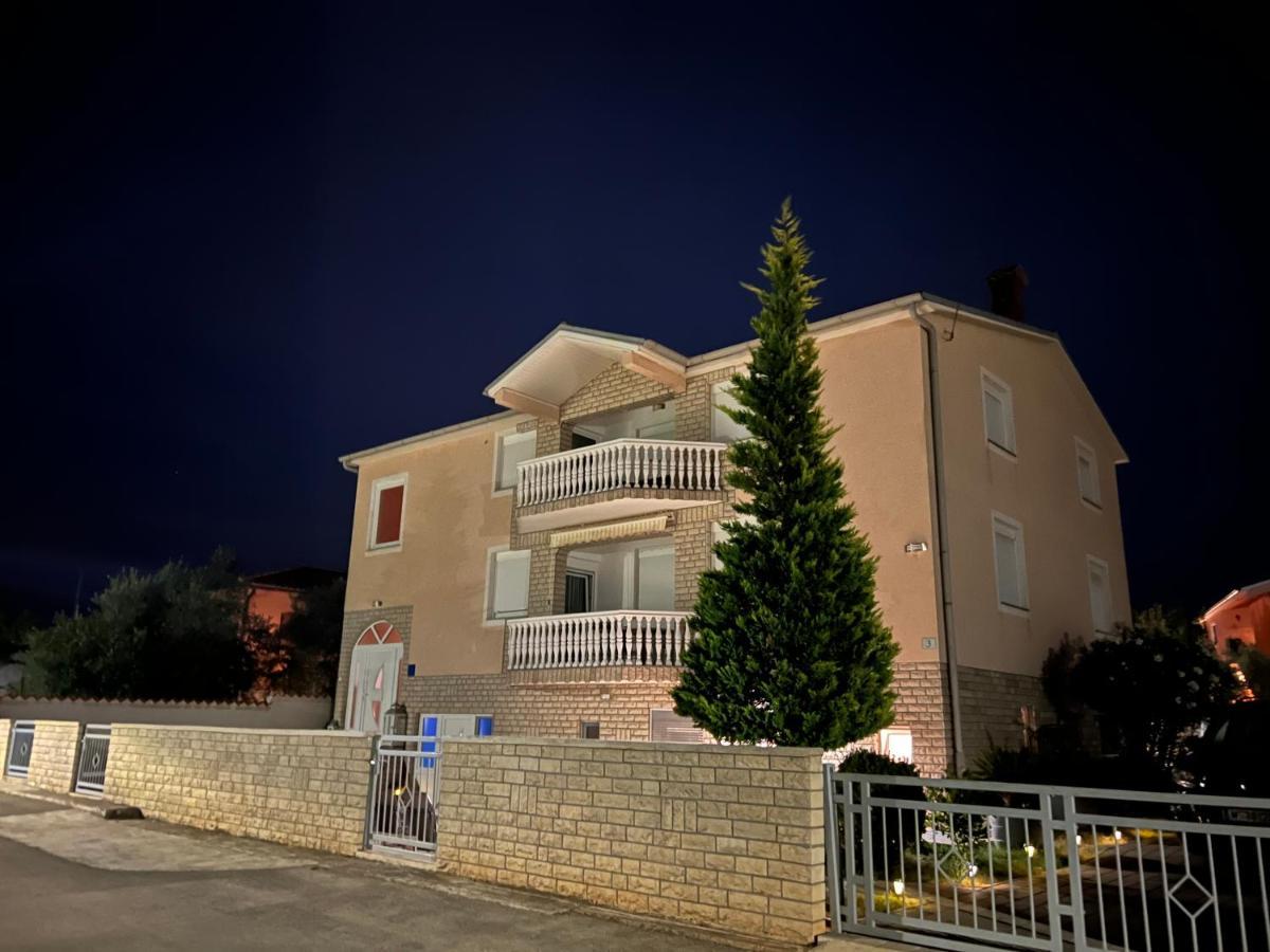 Apartments Ban Galižana 外观 照片
